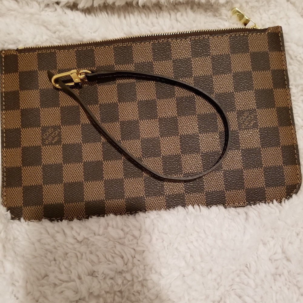 Louis Vuitton Neverfull MM Pouchette